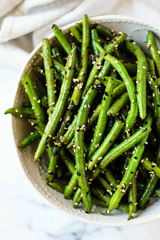 The Best of Whole30 Recipe Roundup l sesame garlic green beans