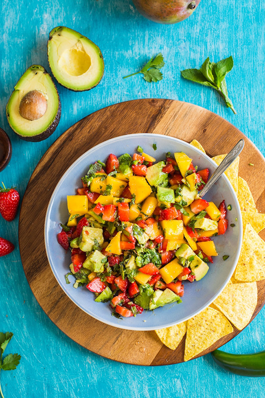 The Best of Whole30 Recipe Roundup l spicy avocado mango salsa