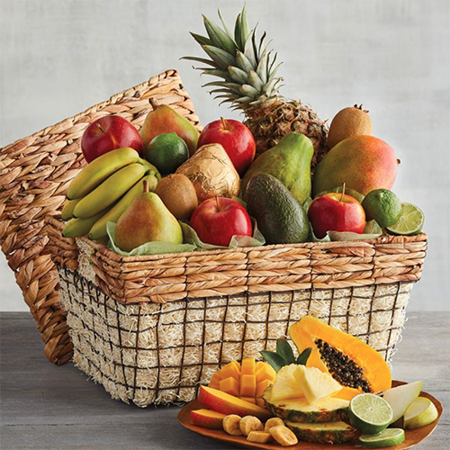 2018 Gift Guide for Food Lovers l deluxe fresh fruit basket