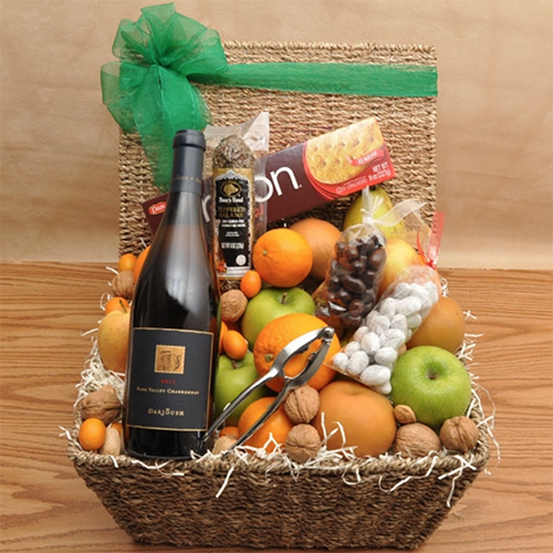 2018 Gift Guide for Food Lovers l darioush fruit and wine basket