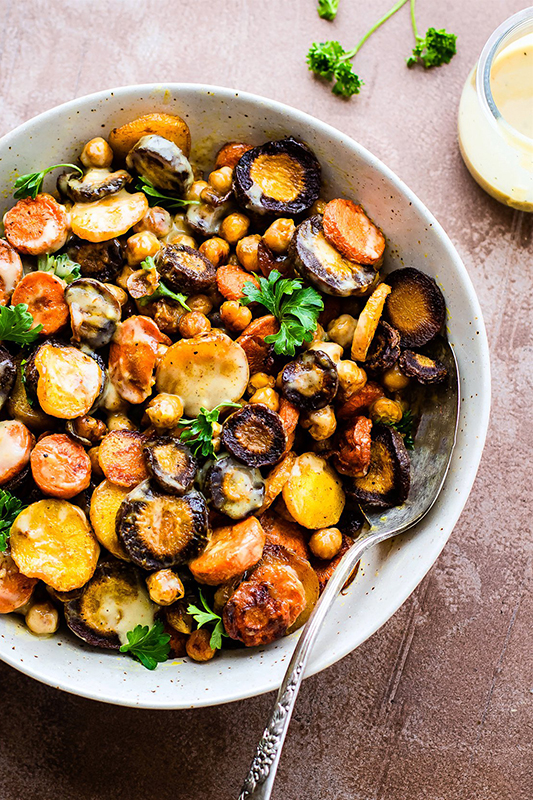 Healthy Thanksgiving Sides Recipe Roundup l turmeric roasted carrot chickpea salad