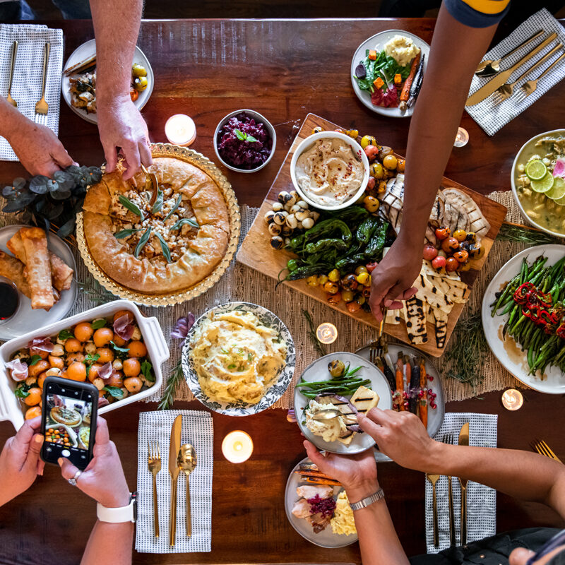 thanksgiving-meal-with-friends